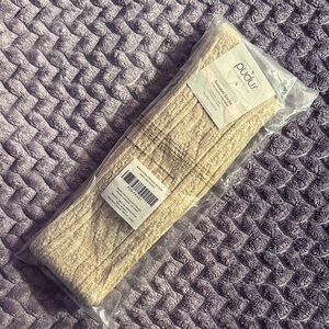 Pudus Cream Sweater Socks